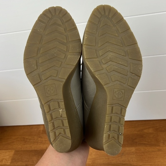 Dr marten mimi wedge booties in taupe/gray size 8 lace up - Picture 6 of 12